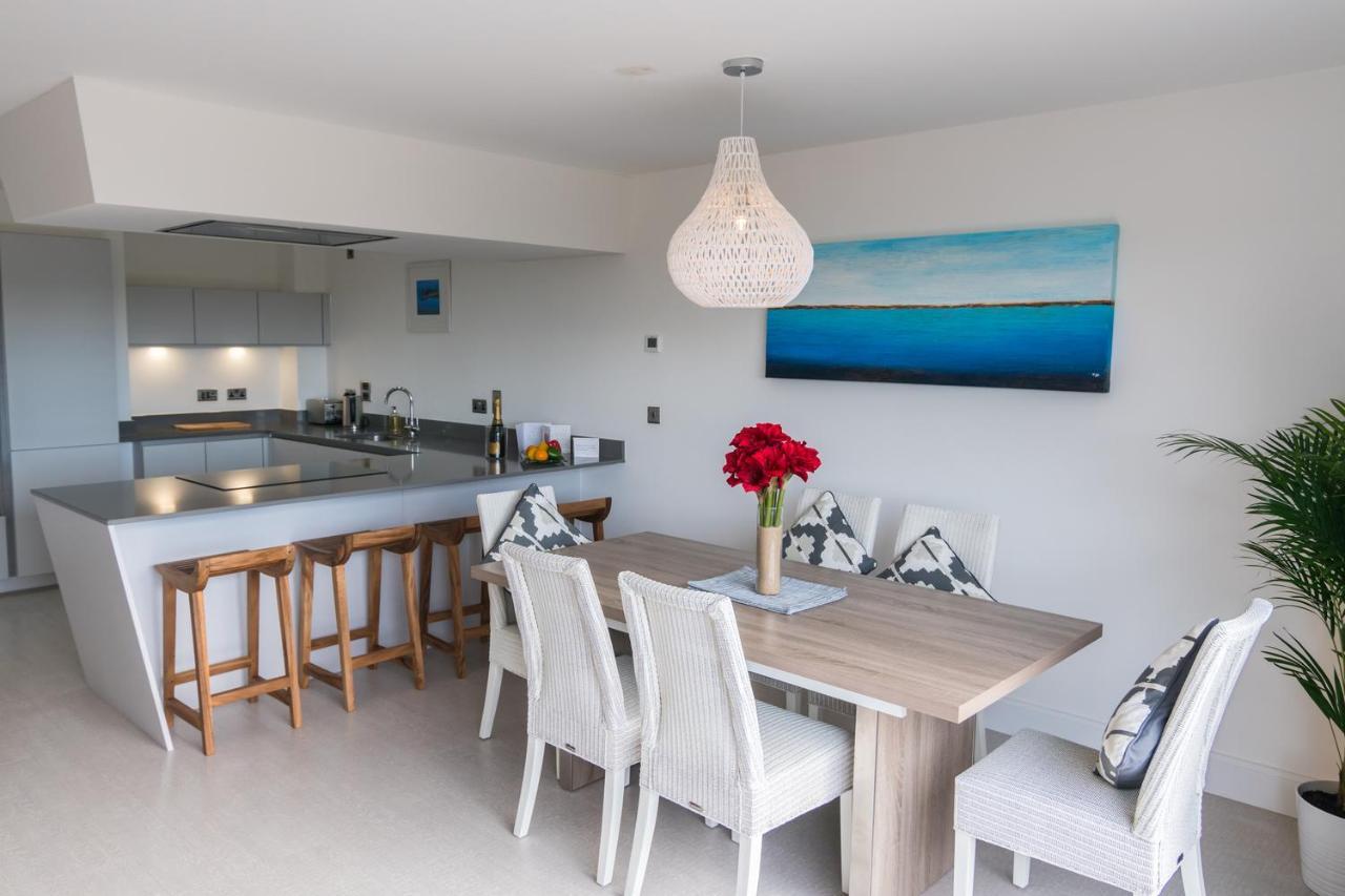 Apartment 3 Waterstone House - Sea Front Apartment, Hot Tub Tenby Ngoại thất bức ảnh
