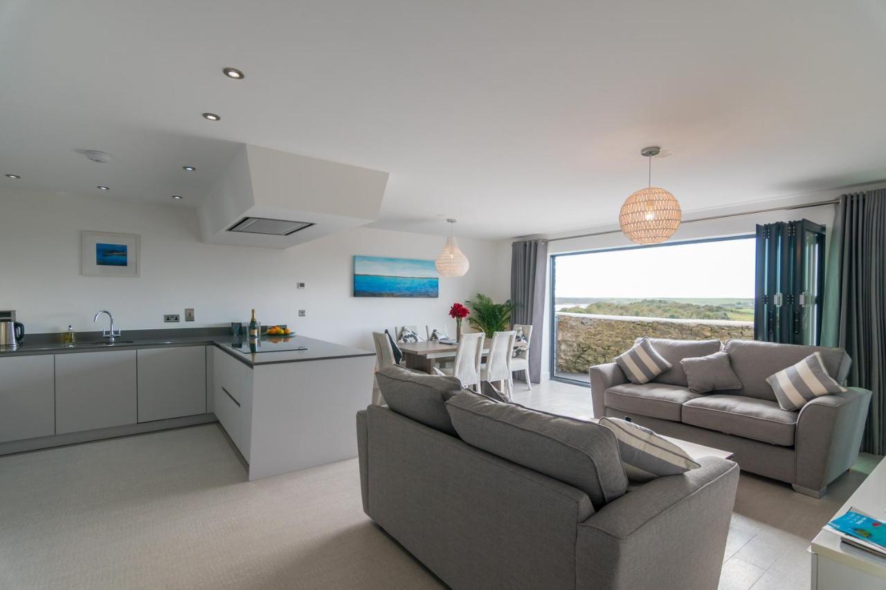 Apartment 3 Waterstone House - Sea Front Apartment, Hot Tub Tenby Ngoại thất bức ảnh